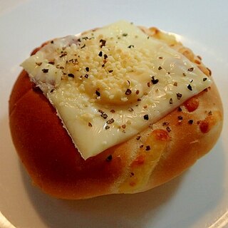 タルタル/ペッパーで　チーズカレーパン